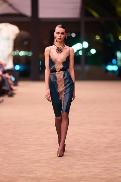 Look 32